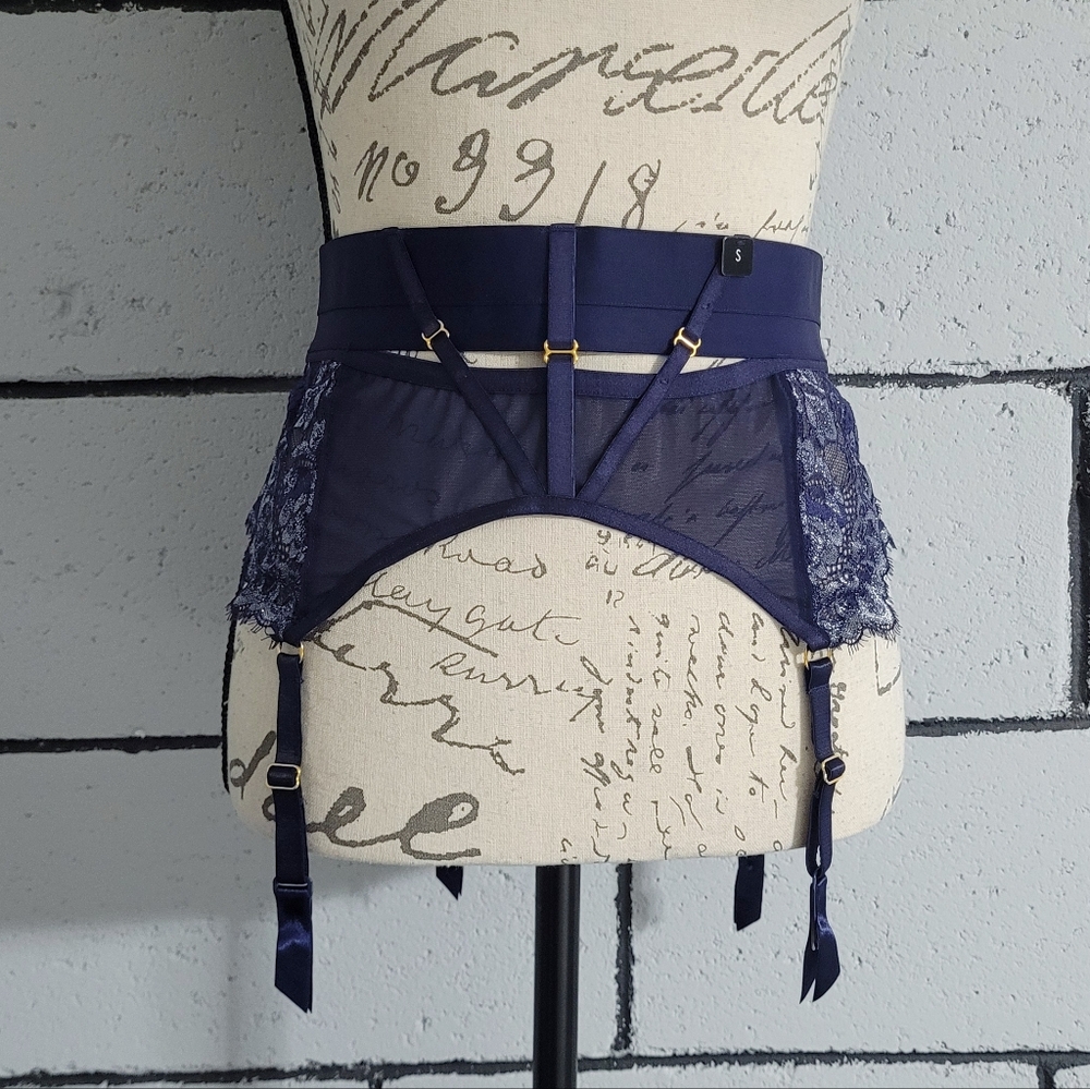 3/$50 SALE! NWT Boudoir Midnight  Blue Lace Garter Belt Sz M